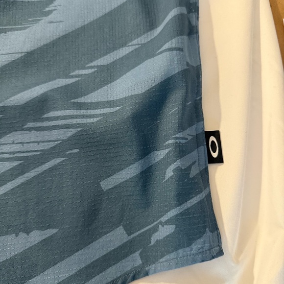 Oakley NEW WITH TAGS Men’s Tempo Print Button Down Shirt Size Medium - Picture 13 of 17